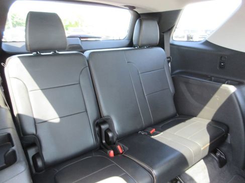 Certified 2019 Chevrolet Traverse Premier w/ Redline Edition AWD/4WD image 28
