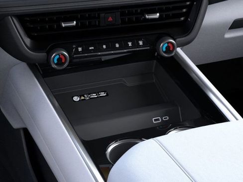 New 2025 Chevrolet Suburban Premier image 23