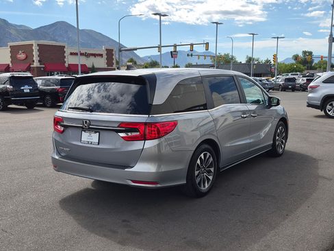 Used 2024 Honda Odyssey EX-L image 3