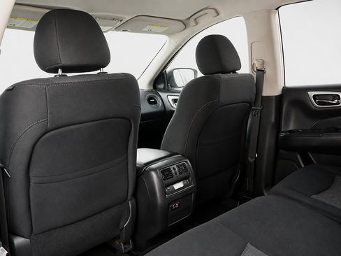 Used 2019 Nissan Pathfinder S AWD/4WD image 19