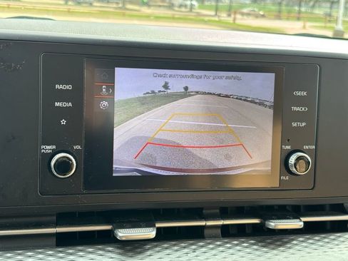 Used 2024 Kia Carnival LX image 21