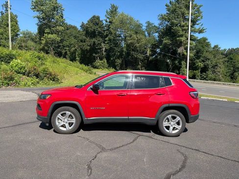 Used 2024 Jeep Compass Latitude AWD/4WD image 6