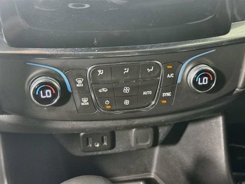 Used 2023 Chevrolet Traverse LT FWD image 15