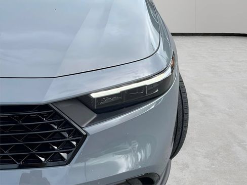 Certified 2025 Honda Accord SE image 4