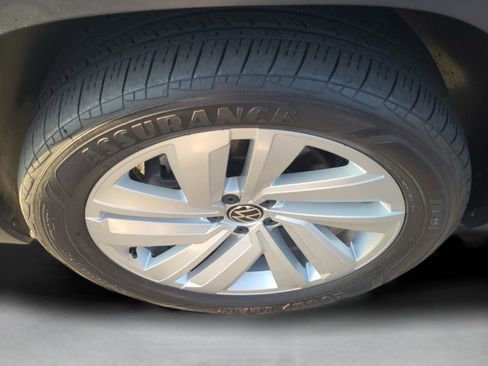 Used 2022 Volkswagen Atlas Cross Sport SE w/ Panoramic Sunroof Package image 8