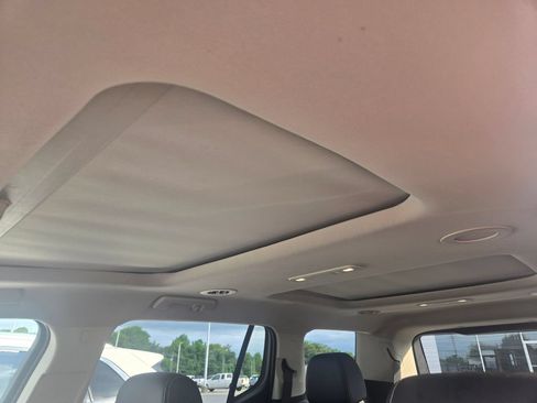 Used 2022 GMC Acadia Denali w/ Trailering Package FWD image 11