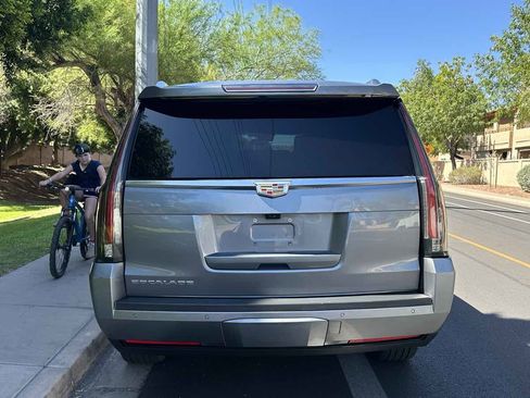 Used 2019 Cadillac Escalade ESV Luxury AWD/4WD image 7