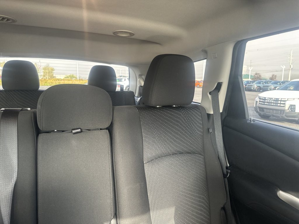 Used 2017 Dodge Journey SE w/ Flexible Seating Group FWD image 14