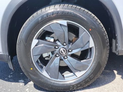 Used 2025 Nissan Rogue SV AWD/4WD image 9