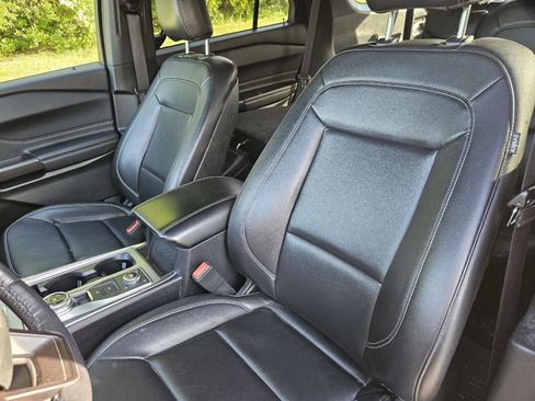 Used 2020 Ford Explorer XLT w/ Equipment Group 202A AWD/4WD image 14