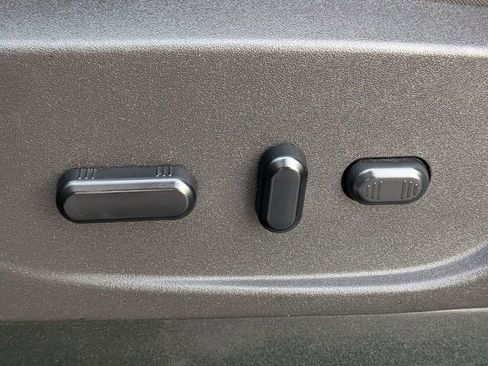 Used 2019 Ford Escape SE image 18