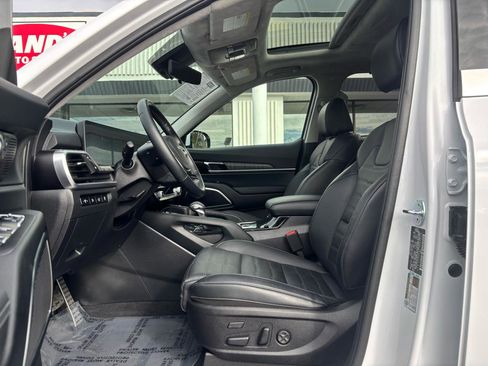 Used 2024 Kia Telluride SX Prestige w/ Towing Package image 3