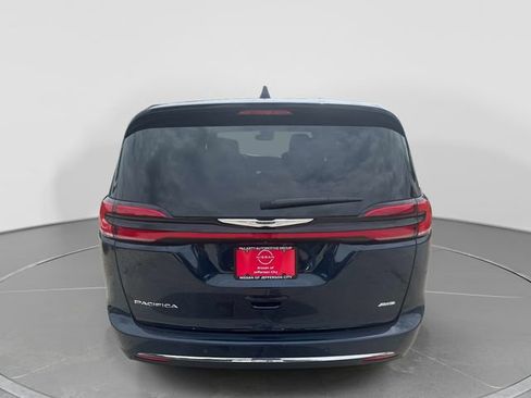 Used 2025 Chrysler Pacifica Select AWD/4WD image 7