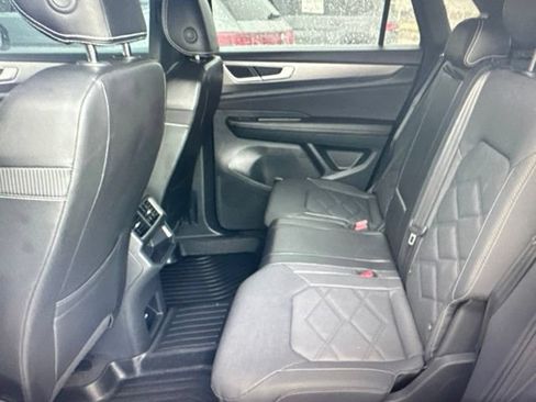 Used 2024 Volkswagen Atlas Cross Sport SE FWD image 14