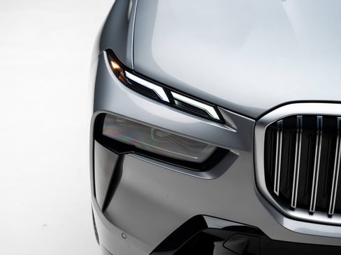 Used 2024 BMW X7 xDrive40i w/ M Sport Package AWD/4WD image 12