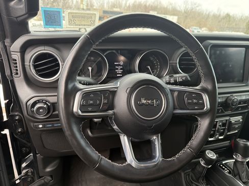 Used 2023 Jeep Wrangler Sahara w/ Cold Weather Group image 17