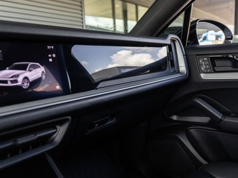 Certified 2024 Porsche Cayenne Coupe image 32