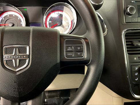 Used 2015 Dodge Grand Caravan SXT FWD image 12