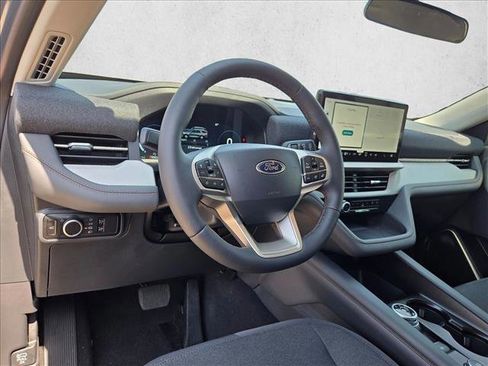 New 2026 Ford Explorer Active RWD image 3
