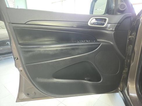 Used 2021 Jeep Grand Cherokee Laredo AWD/4WD image 13