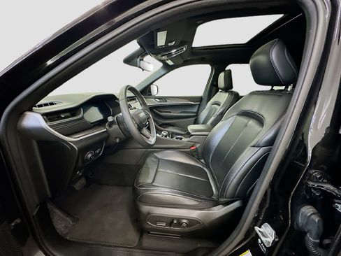 Used 2024 Jeep Grand Cherokee L Limited w/ Luxury Tech Group II image 13