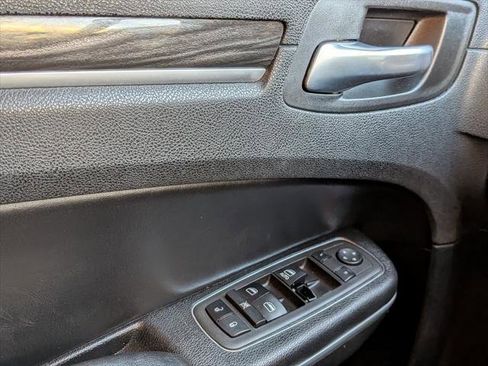 Certified 2022 Chrysler 300 Touring L image 8