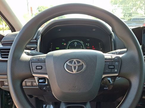 Used 2025 Toyota Camry LE FWD image 20