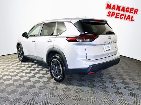 Used 2024 Nissan Rogue SV FWD image 6