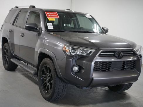 Used 2022 Toyota 4Runner SR5 RWD image 3