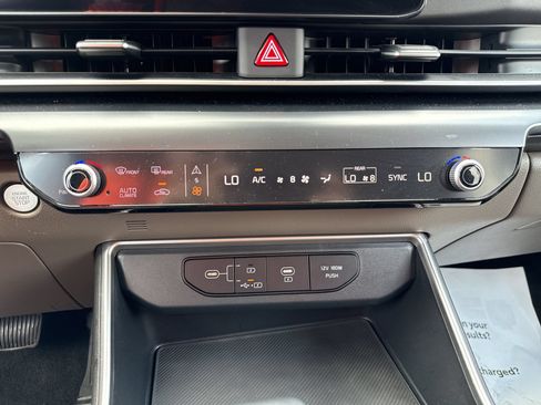 Used 2026 Kia Carnival FWD image 16