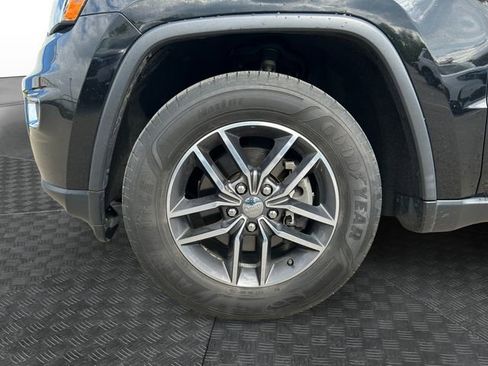 Used 2018 Jeep Grand Cherokee Limited image 13