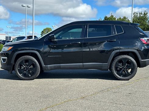 Used 2021 Jeep Compass Latitude w/ Sun and Sound Group AWD/4WD image 9