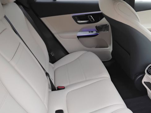 Used 2025 Mercedes-Benz GLC 300 GLC 300 image 24