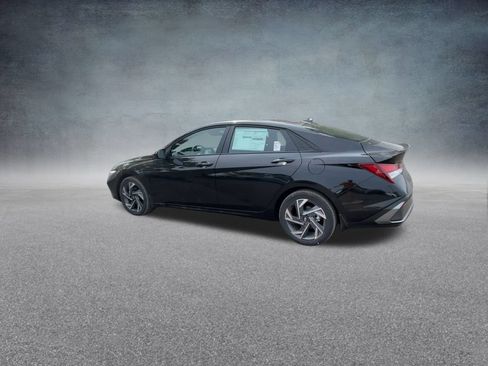 Used 2025 Hyundai Elantra Sport FWD image 17