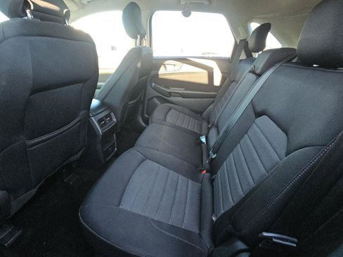 Used 2018 Ford Edge SE FWD image 16