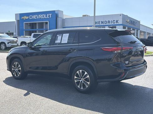 Used 2020 Toyota Highlander XLE FWD image 10