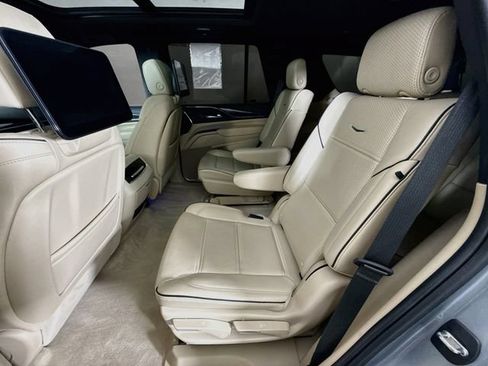 Used 2024 Cadillac Escalade Premium Luxury AWD/4WD image 27