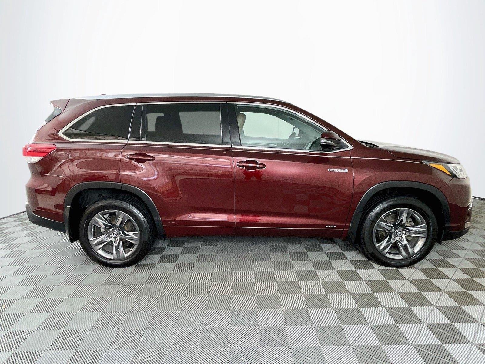 Used 2019 Toyota Highlander Limited Platinum AWD/4WD image 10