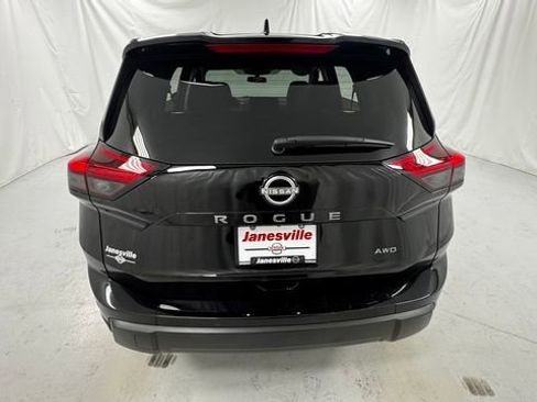 Certified 2025 Nissan Rogue SV AWD/4WD image 4