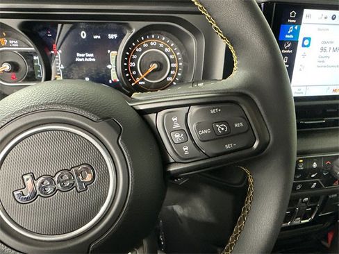 Certified 2025 Jeep Gladiator Sport image 27