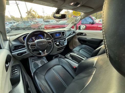 Used 2021 Chrysler Voyager Lxi image 24