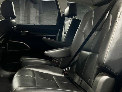 Used 2023 Kia Telluride EX w/ EX Captain's Chair Package AWD/4WD image 17