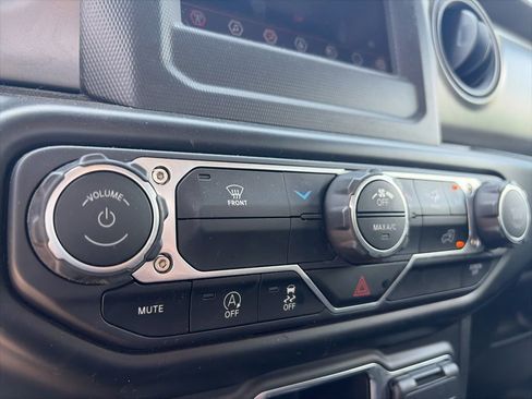 Used 2022 Jeep Gladiator Sport AWD/4WD image 18