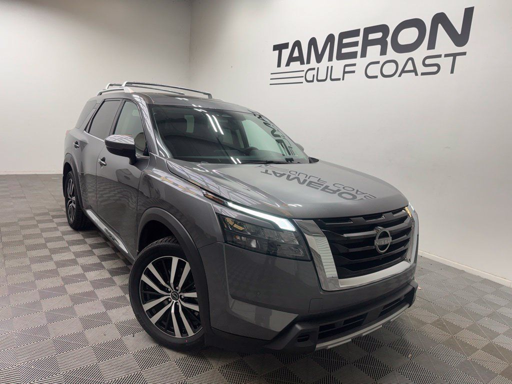 Used 2025 Nissan Pathfinder Platinum FWD image 4