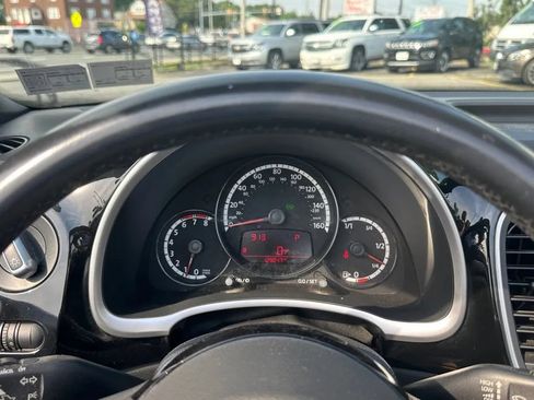 Used 2013 Volkswagen Beetle 2.5 70's Edition FWD image 19