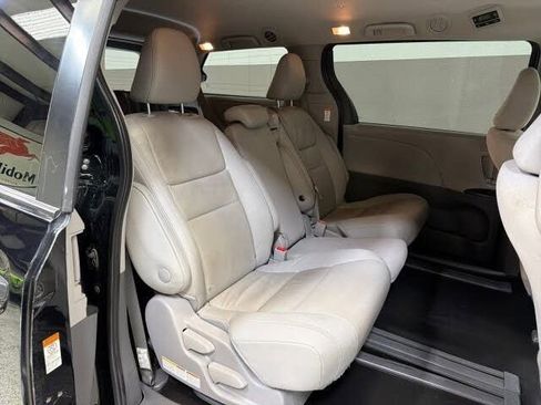 Used 2020 Toyota Sienna L FWD image 42