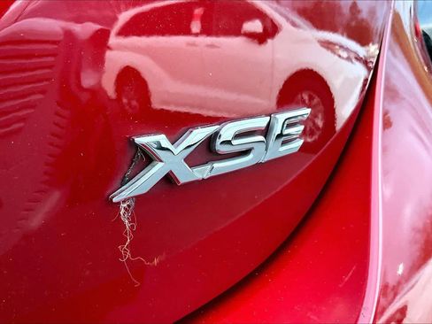 Used 2019 Toyota Camry XSE image 9