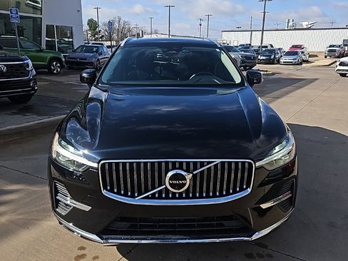 Used 2023 Volvo XC60 B5 Plus image 2