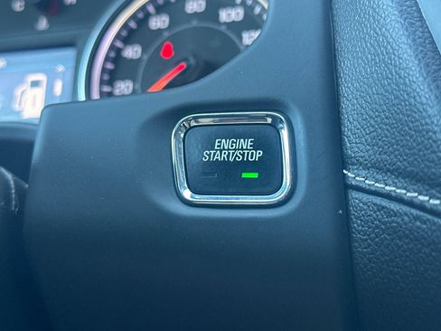 Used 2023 GMC Acadia SLE image 25