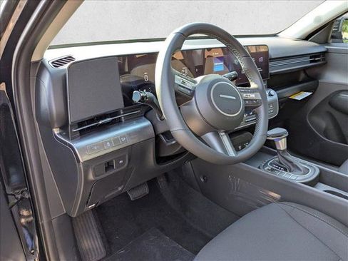 Used 2025 Hyundai Kona SEL AWD/4WD image 3